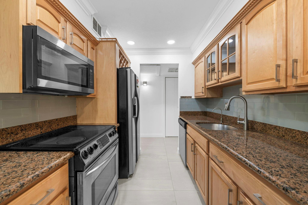 1515 E Broward Boulevard - Photo 6