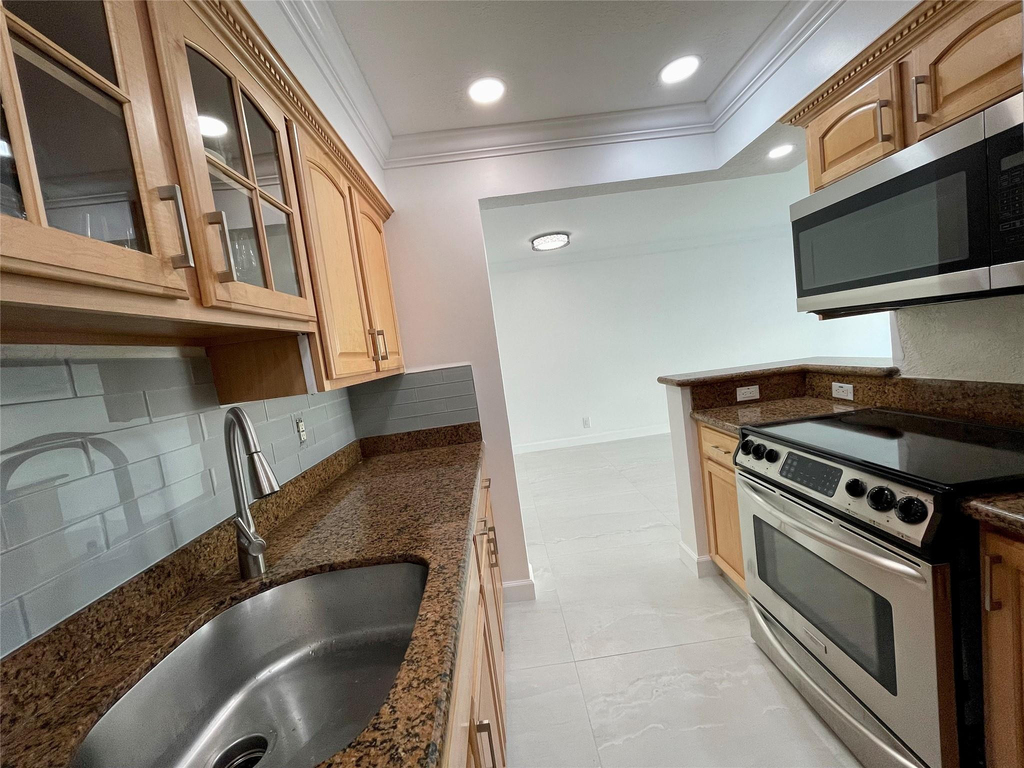 1515 E Broward Boulevard - Photo 5
