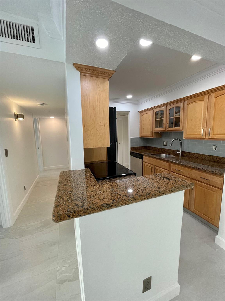 1515 E Broward Boulevard - Photo 3