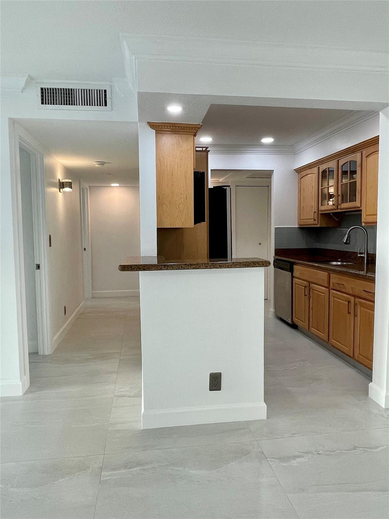 1515 E Broward Boulevard - Photo 4