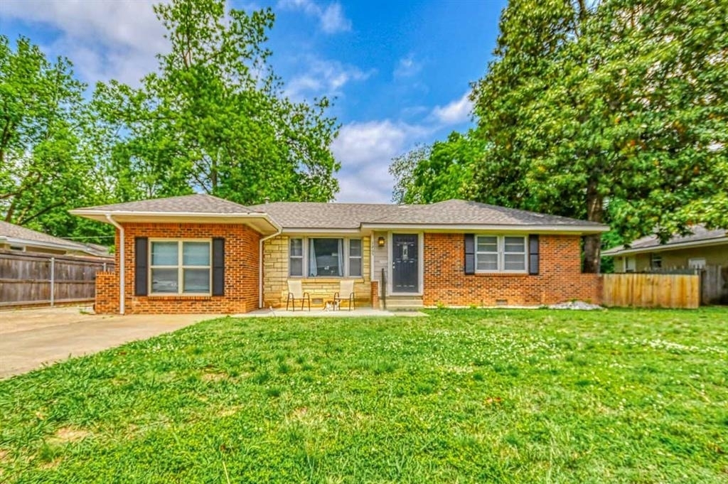 1205 Westlawn Drive - Photo 0