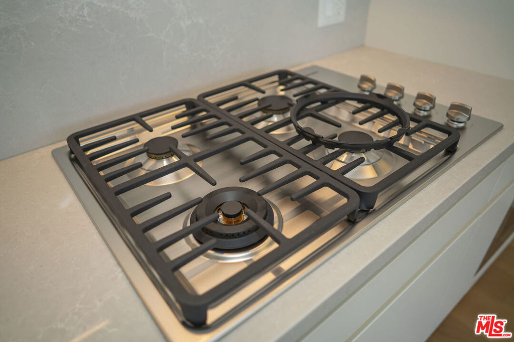 877 Francisco Street - Photo 4