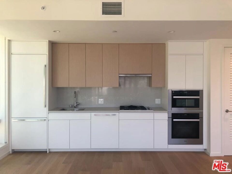 877 Francisco Street - Photo 2