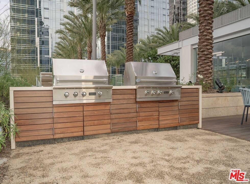 877 Francisco Street - Photo 11