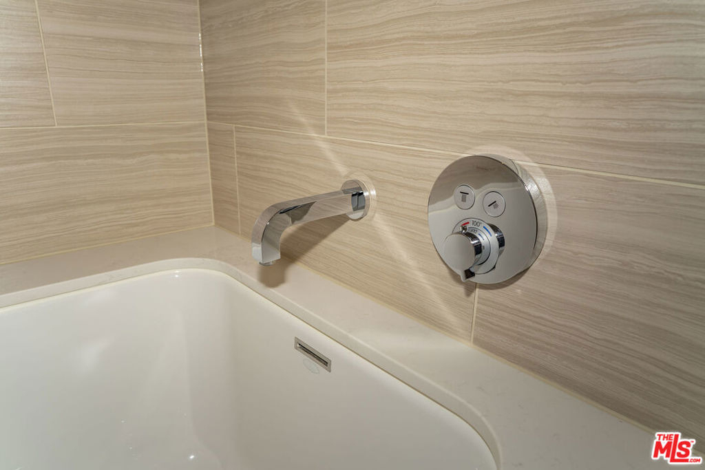 877 Francisco Street - Photo 7