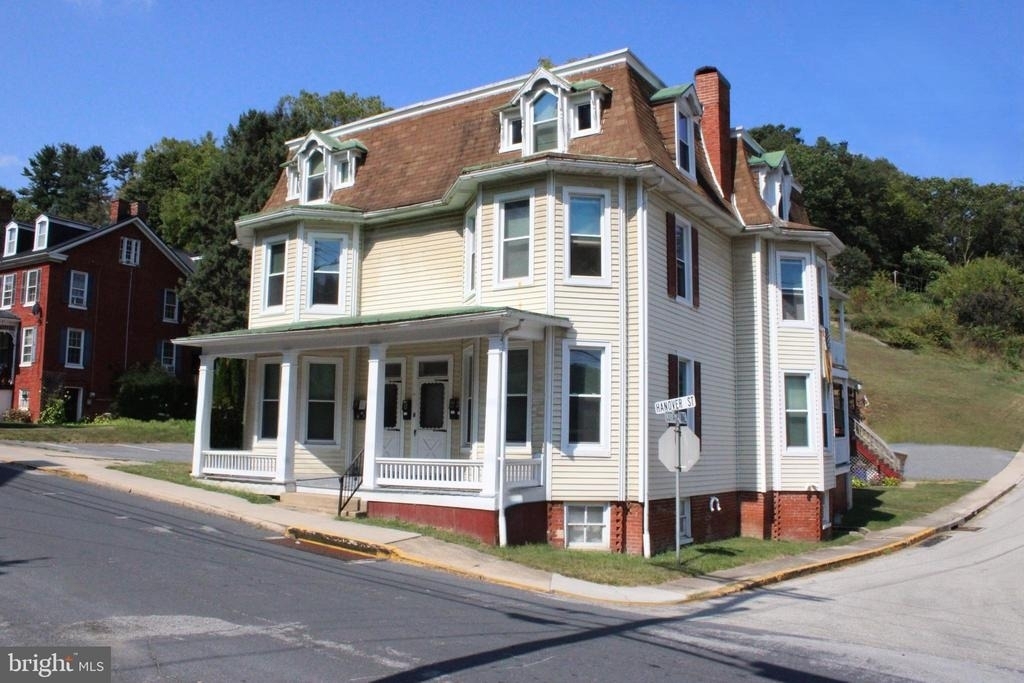 127 Hanover Street - Photo 0