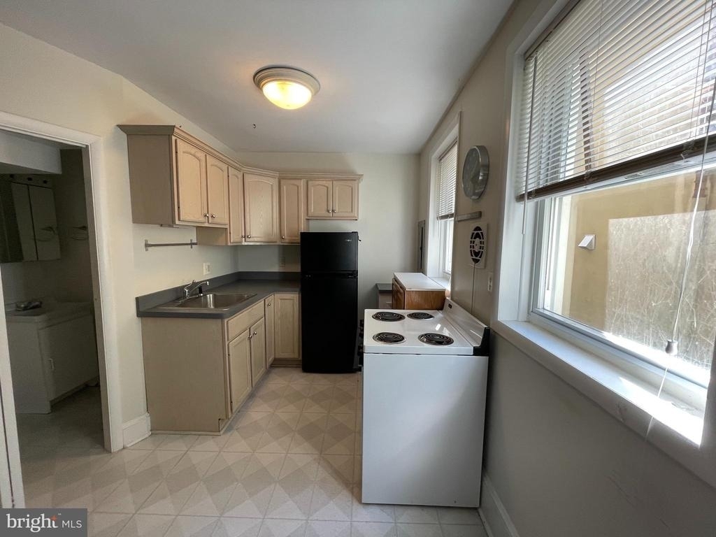 790 S Front Street - Photo 0
