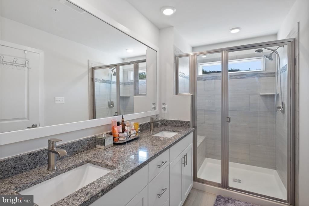 6960 Farragut Drive - Photo 16