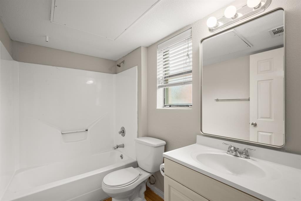1013 W 23rd St - Photo 7