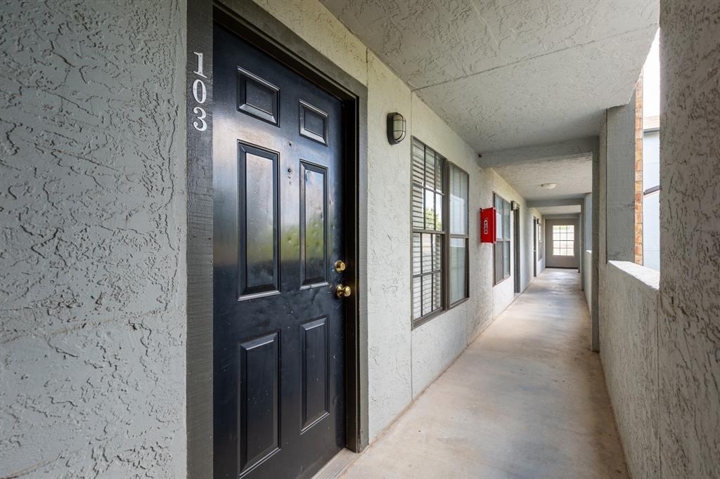 1013 W 23rd St - Photo 9