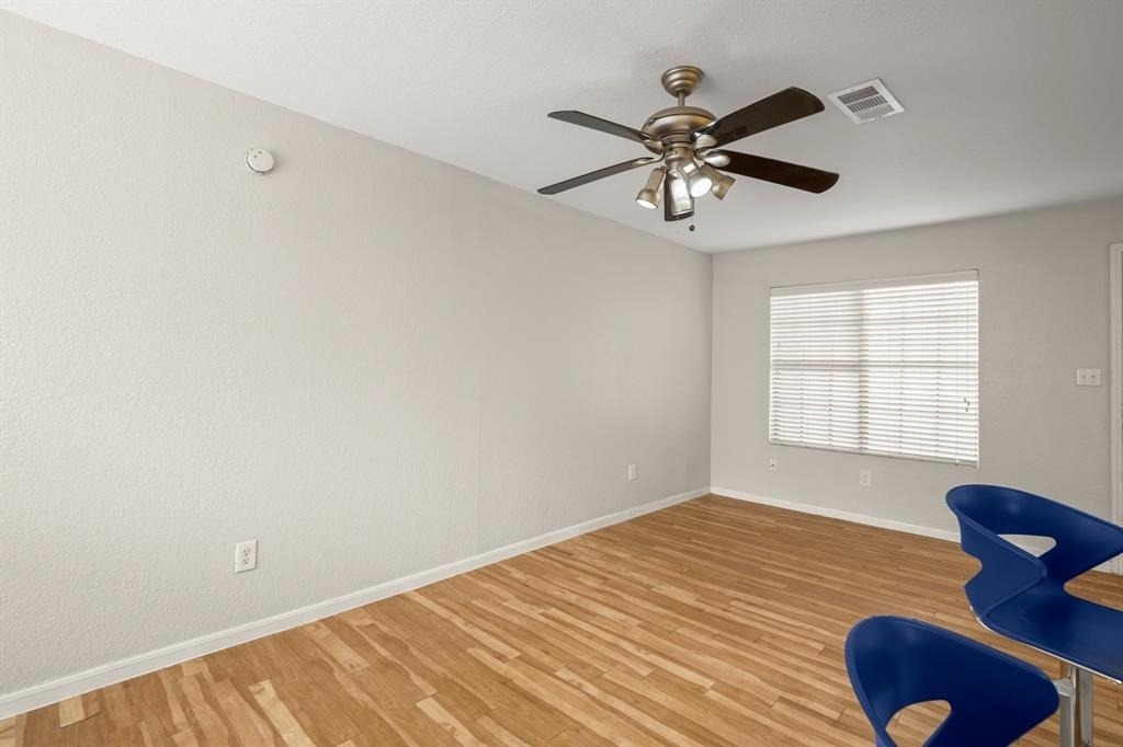 1013 W 23rd St - Photo 6