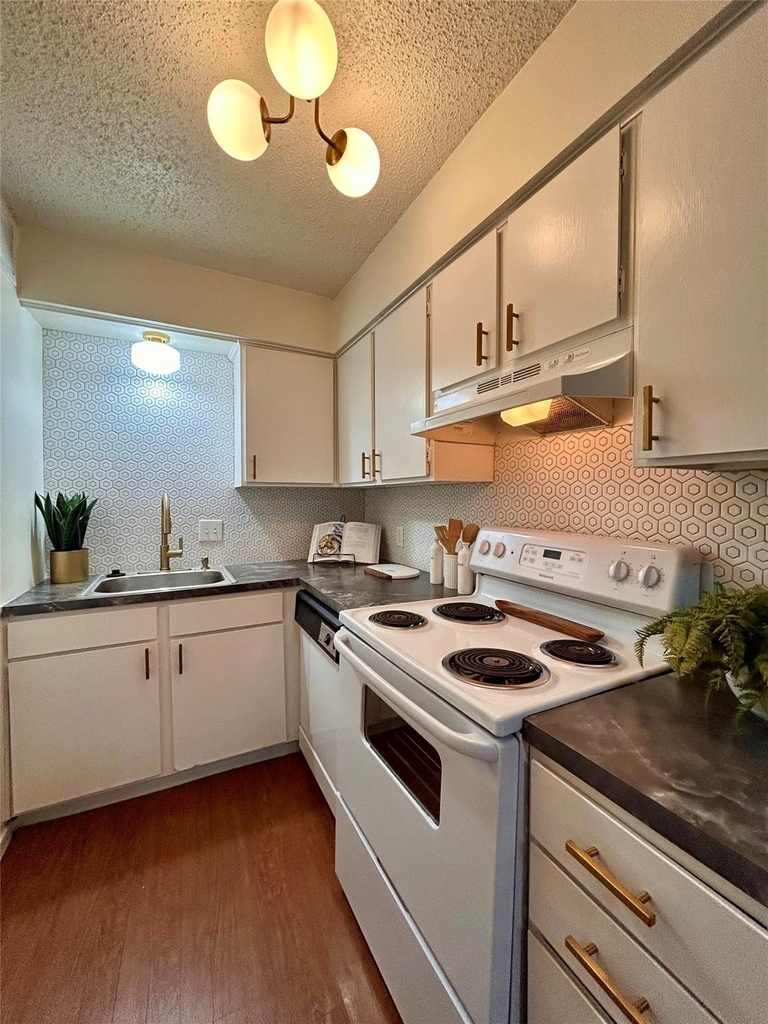 4209 Avenue B - Photo 6