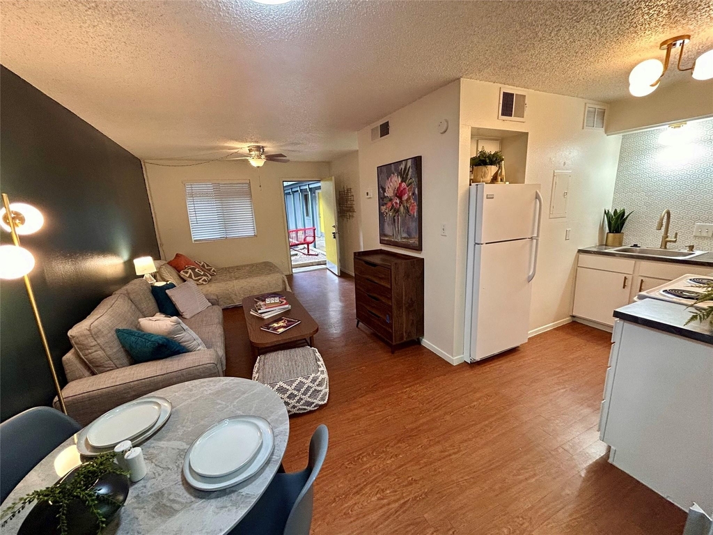 4209 Avenue B - Photo 2