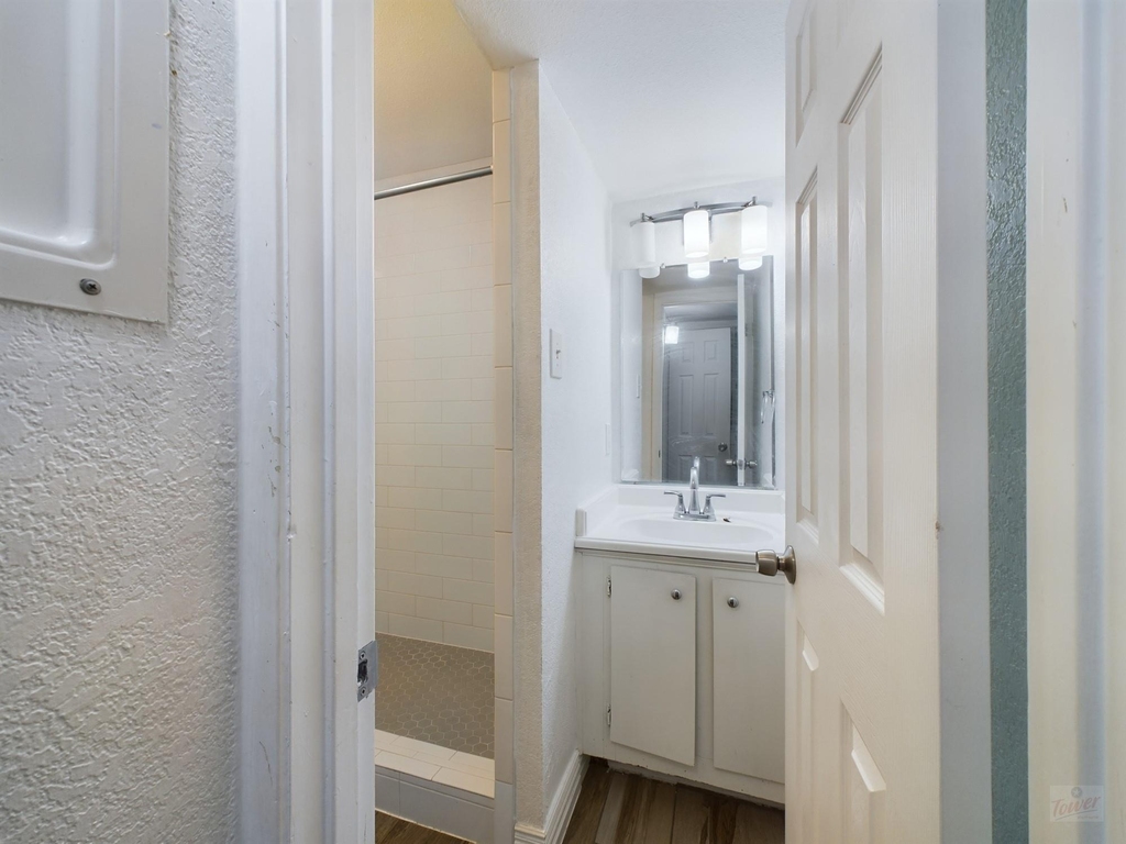 2124 Burton Dr - Photo 11