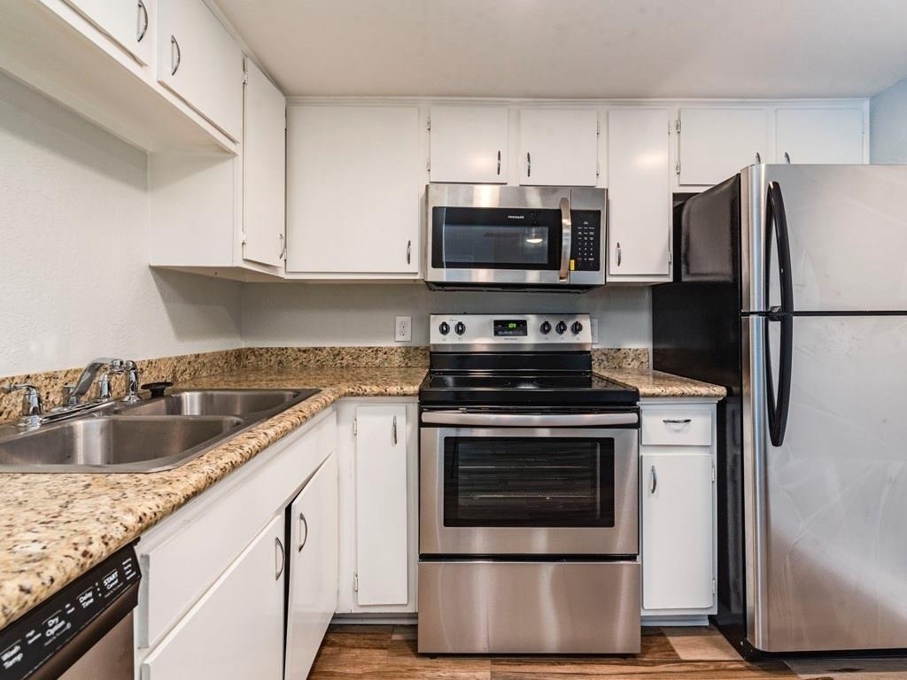 2124 Burton Dr - Photo 4