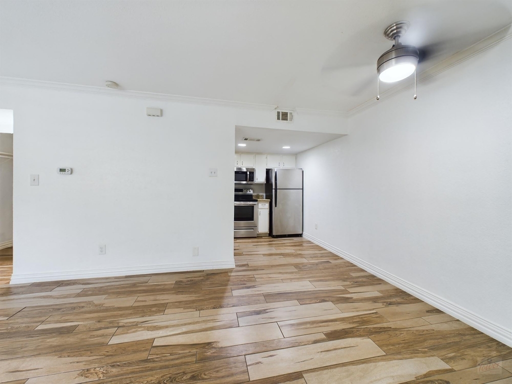 2124 Burton Dr - Photo 1