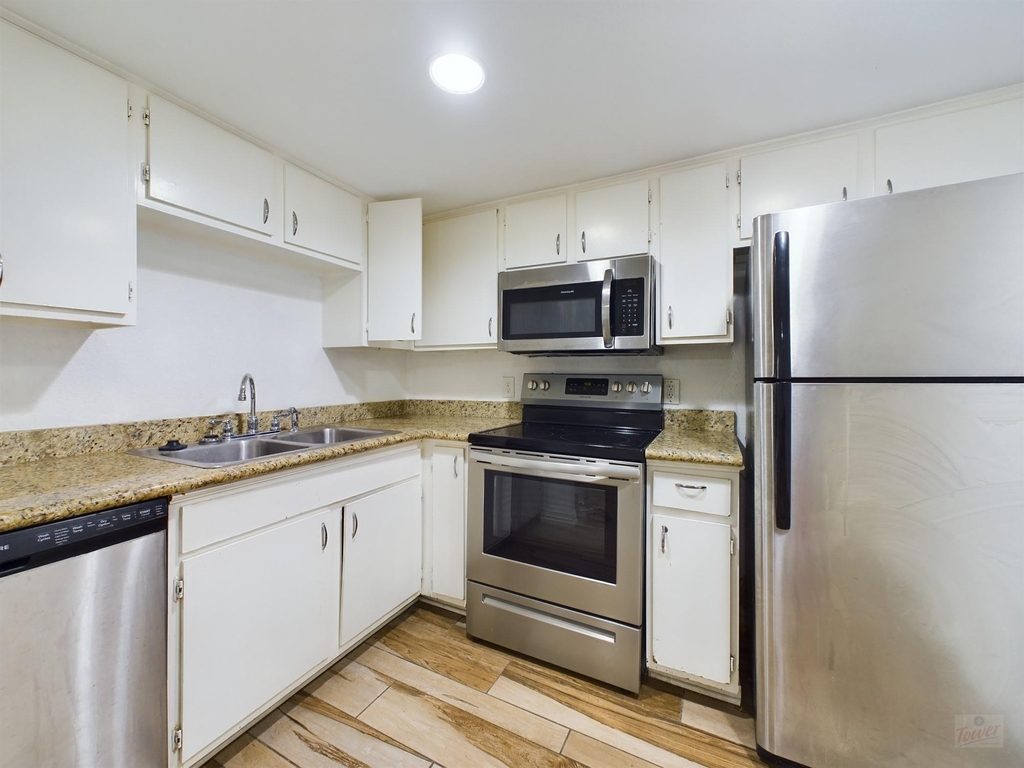 2124 Burton Dr - Photo 5