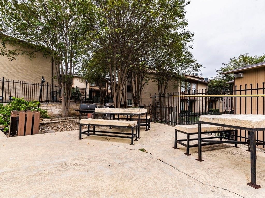 2124 Burton Dr - Photo 15