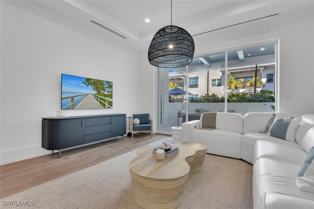 201 8th Street S - Photo 4