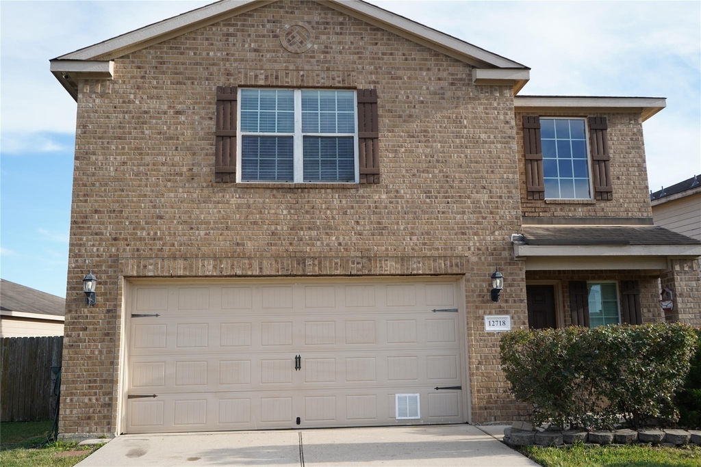 12718 Mystic Water Ln - Photo 0