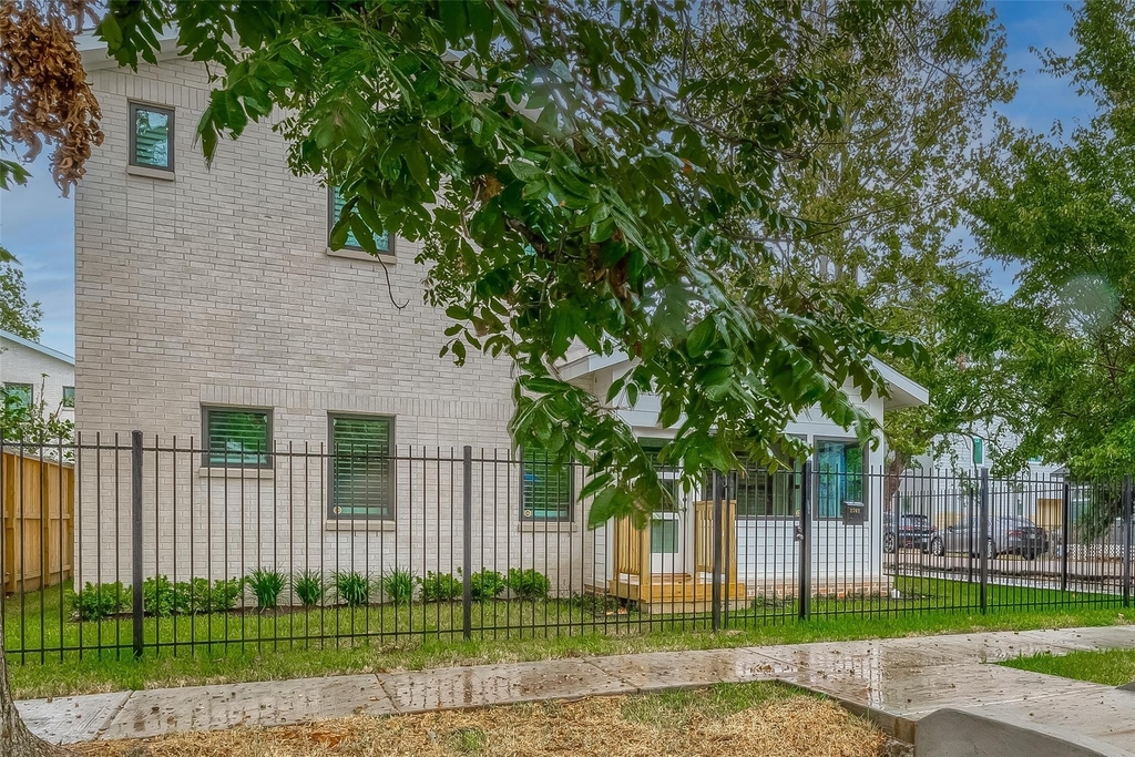 2702 Delano Street - Photo 0