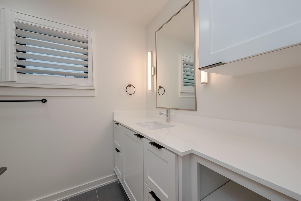 2702 Delano Street - Photo 34