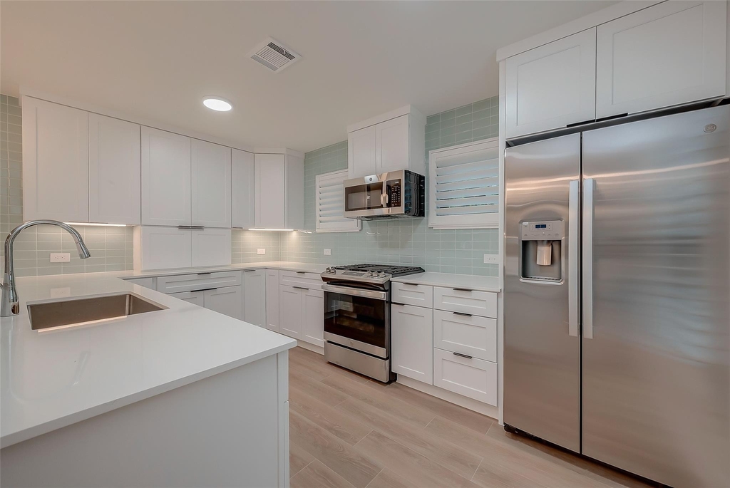 2702 Delano Street - Photo 18