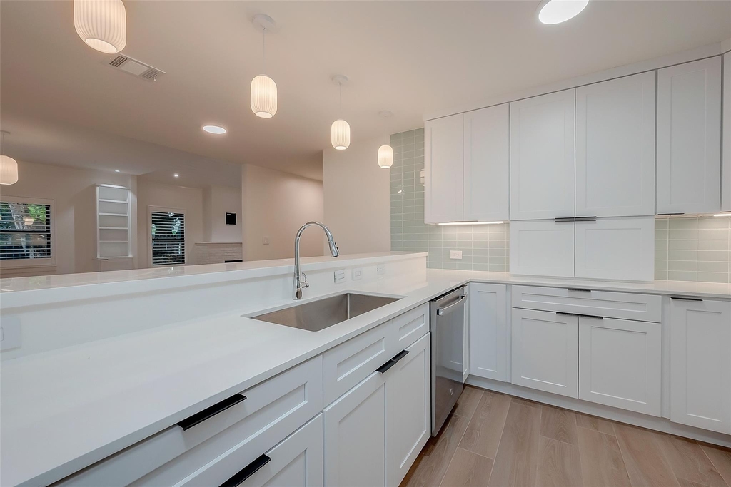 2702 Delano Street - Photo 21