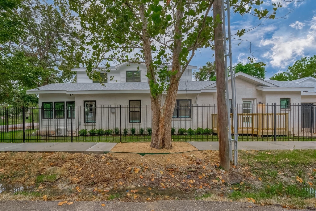 2702 Delano Street - Photo 3