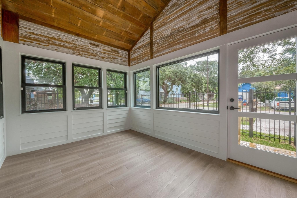 2702 Delano Street - Photo 40