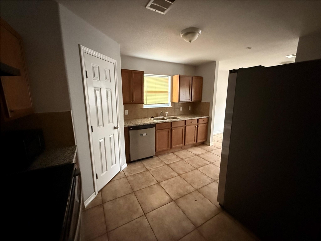311 Kansas Street - Photo 10