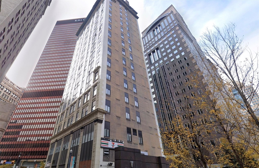 643 Liberty Ave - Photo 1