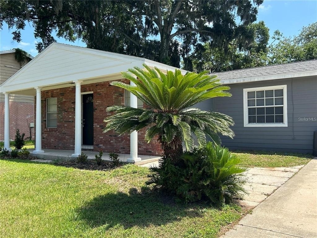232 Beverly Boulevard - Photo 1