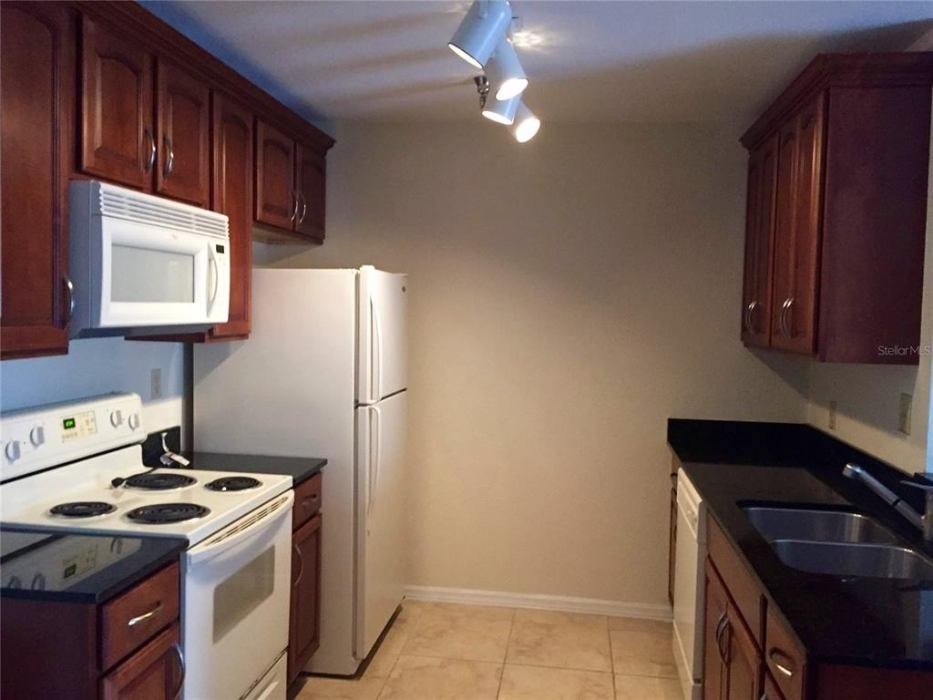 10263 Gandy Boulevard N - Photo 24