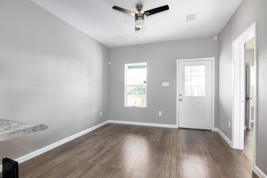1709 Stevens Street - Photo 6