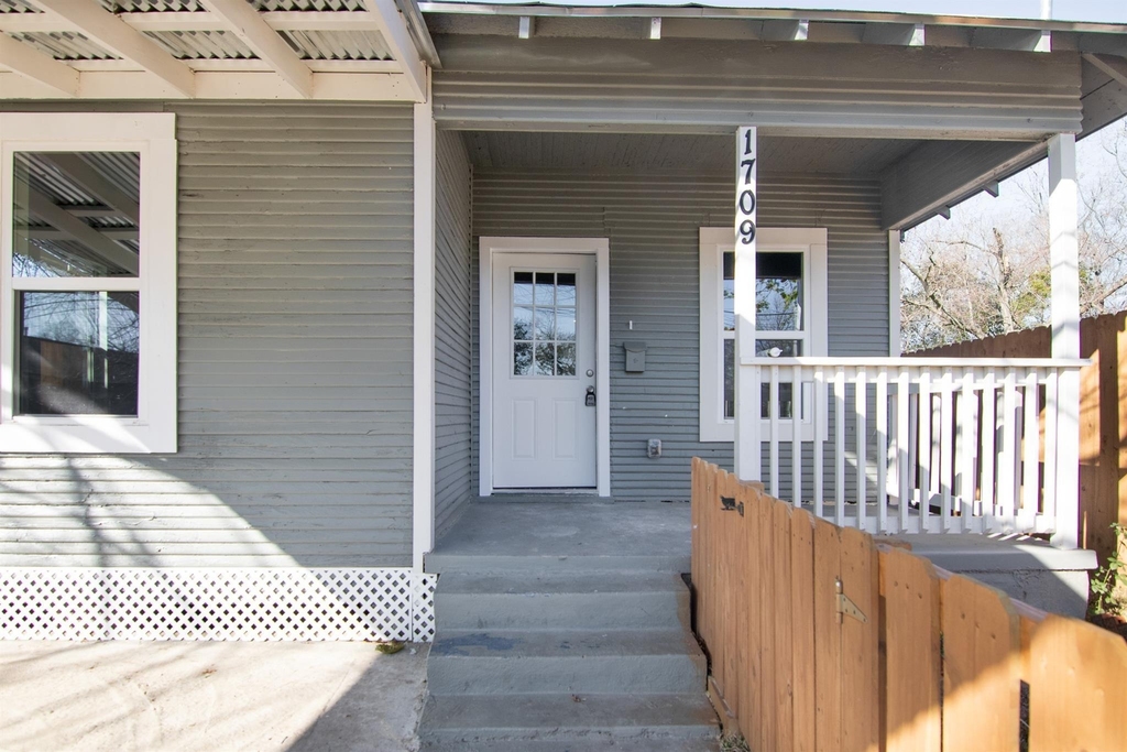 1709 Stevens Street - Photo 1