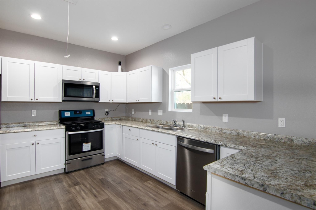 1709 Stevens Street - Photo 3