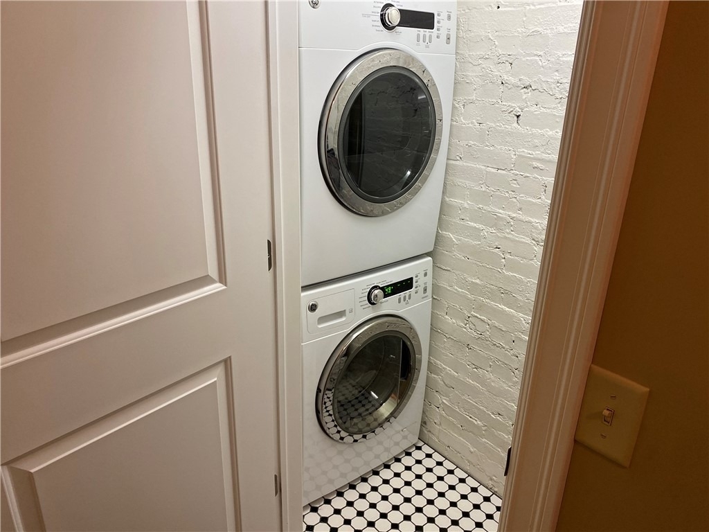 90 E Market Street - Photo 13