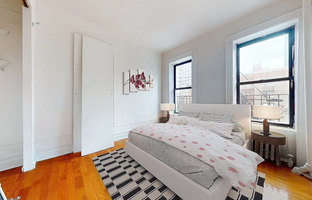 1427 york ave  - Photo 1