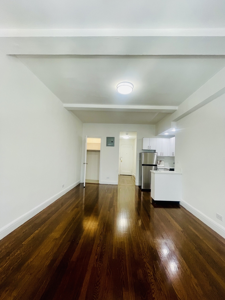 East 46th Street / Lexington - Photo 11
