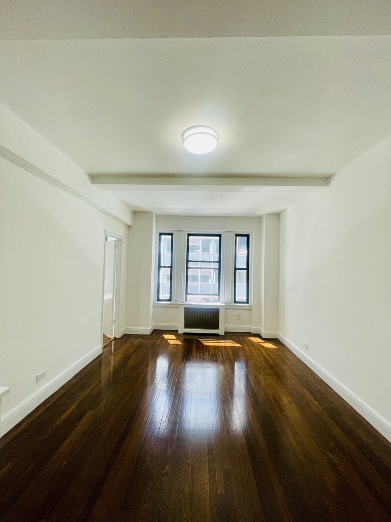 East 46th Street / Lexington - Photo 0