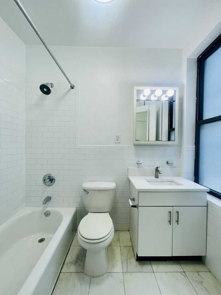 East 46th Street / Lexington - Photo 7