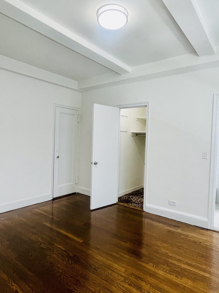 East 46th Street / Lexington - Photo 4