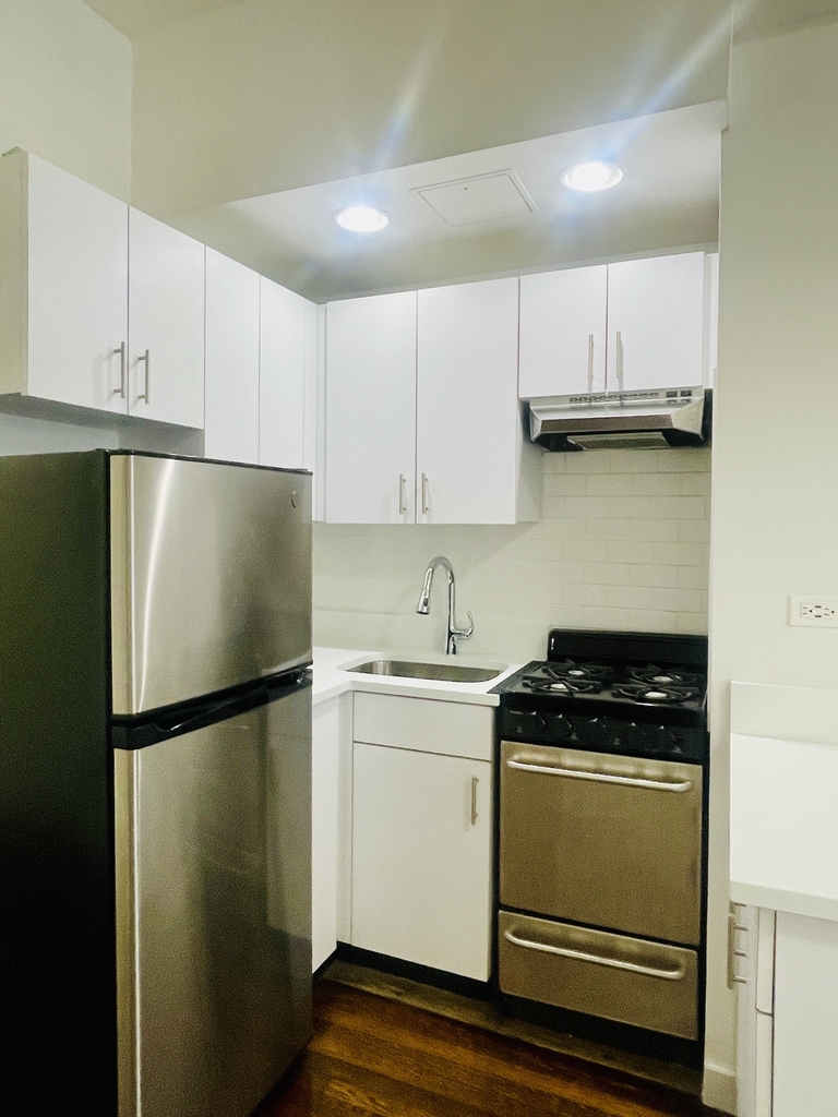 East 46th Street / Lexington - Photo 13