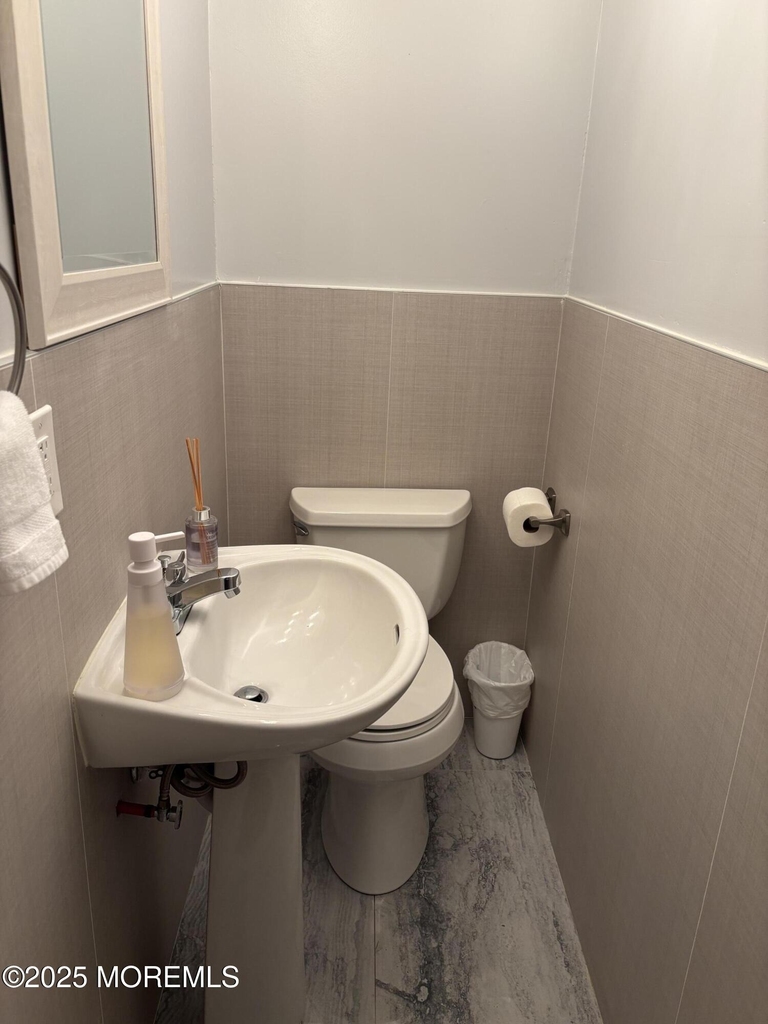 295 Roosevelt Avenue - Photo 4