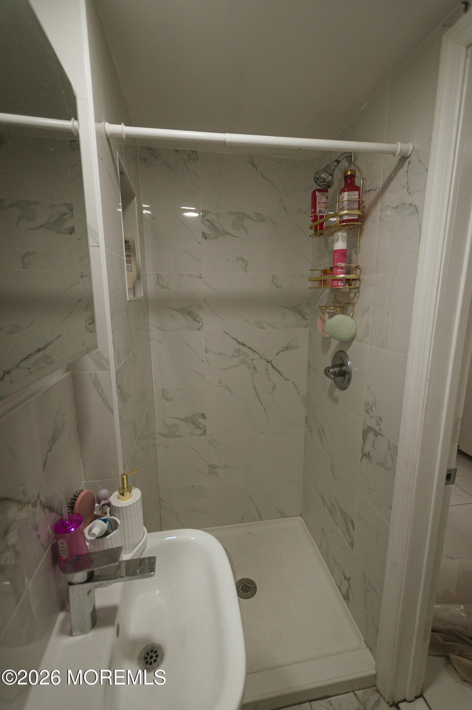 295 Roosevelt Avenue - Photo 29