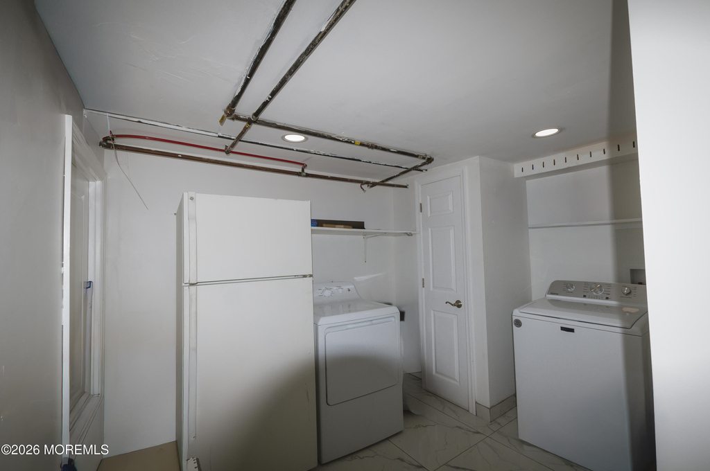 295 Roosevelt Avenue - Photo 39