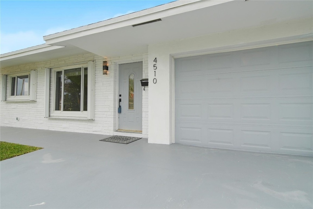 4510 Nw 49th Drive - Photo 1