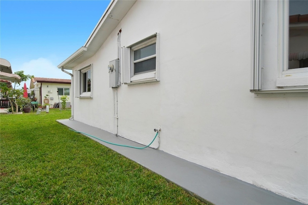4510 Nw 49th Drive - Photo 4