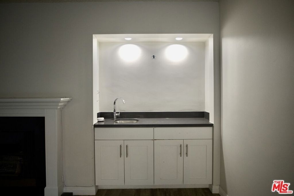 1033 6th Street - Photo 5
